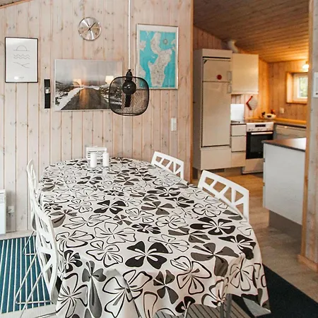 Дом отдыха 2 Bedroom Lovely In