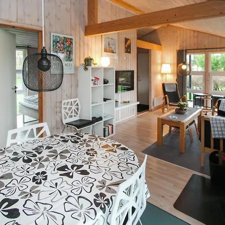 بيت للعطل 2 Bedroom Lovely In